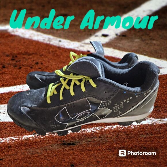 Under Armour Softball Cleats Size 10‎ Women's - Picture 2 of 3